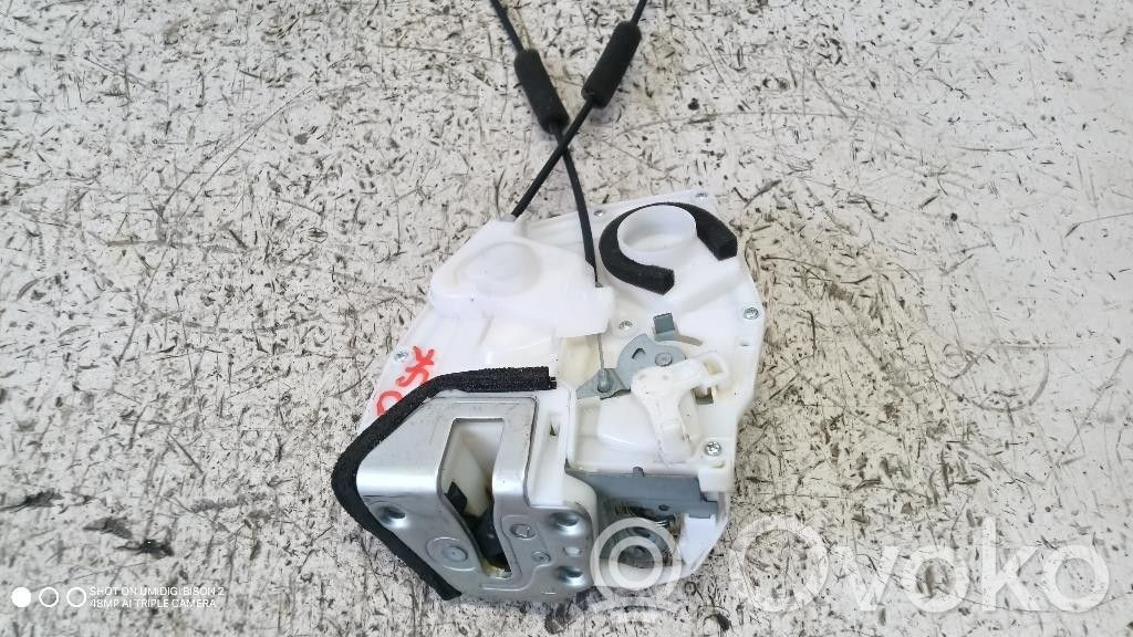 Suzuki Swift II Zamek drzwi tylnych 