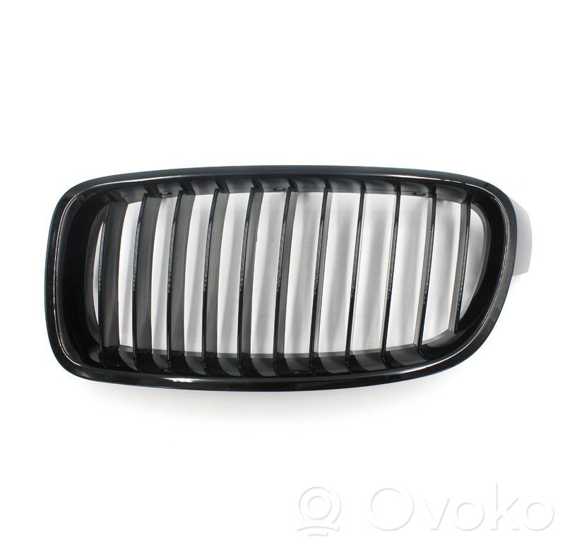 BMW 3 F30 F35 F31 Etupuskurin ylempi jäähdytinsäleikkö 