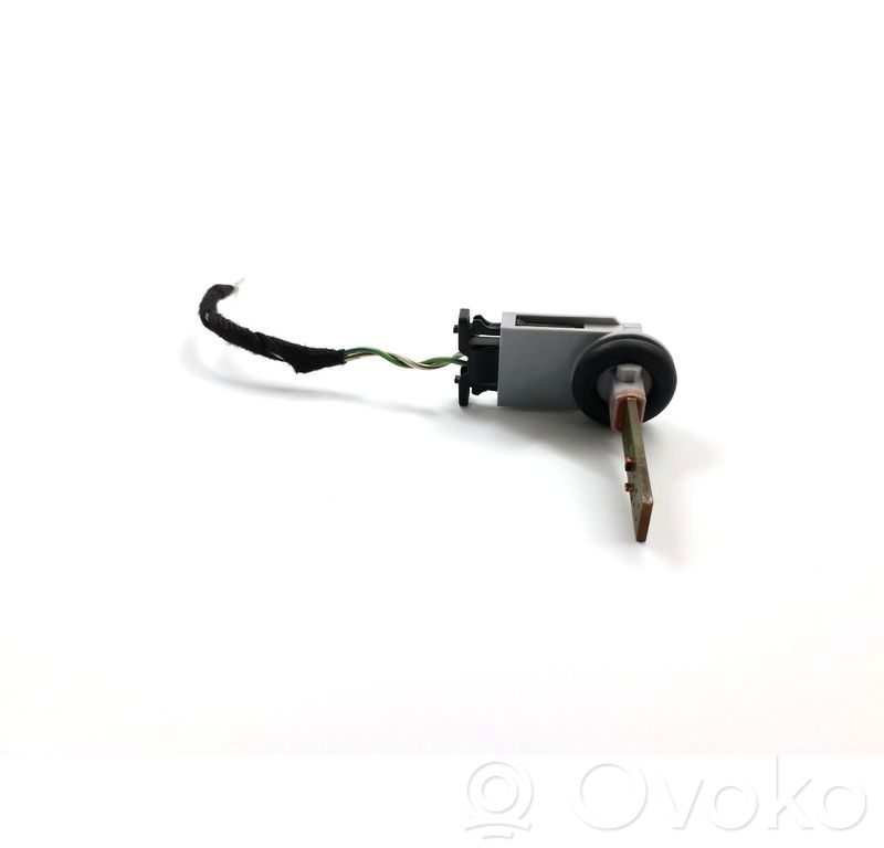 Interior temperature sensor   3D0907543