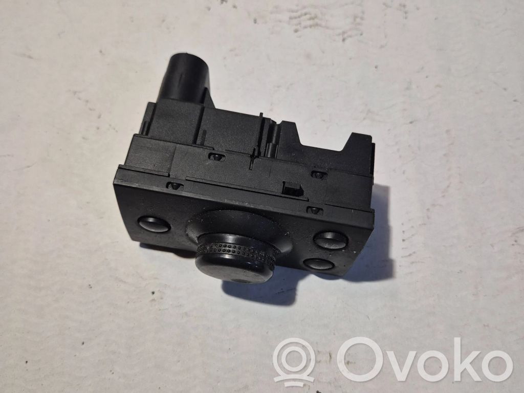 Light switch   13177067,1474,LK04060070