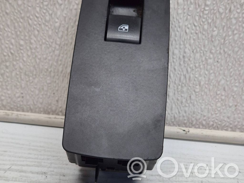Opel Insignia A Electric window control switch 