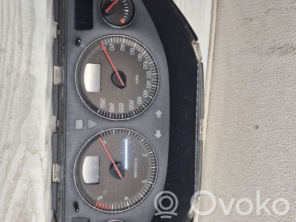 Volvo V70 Spidometrs (instrumentu panelī) 