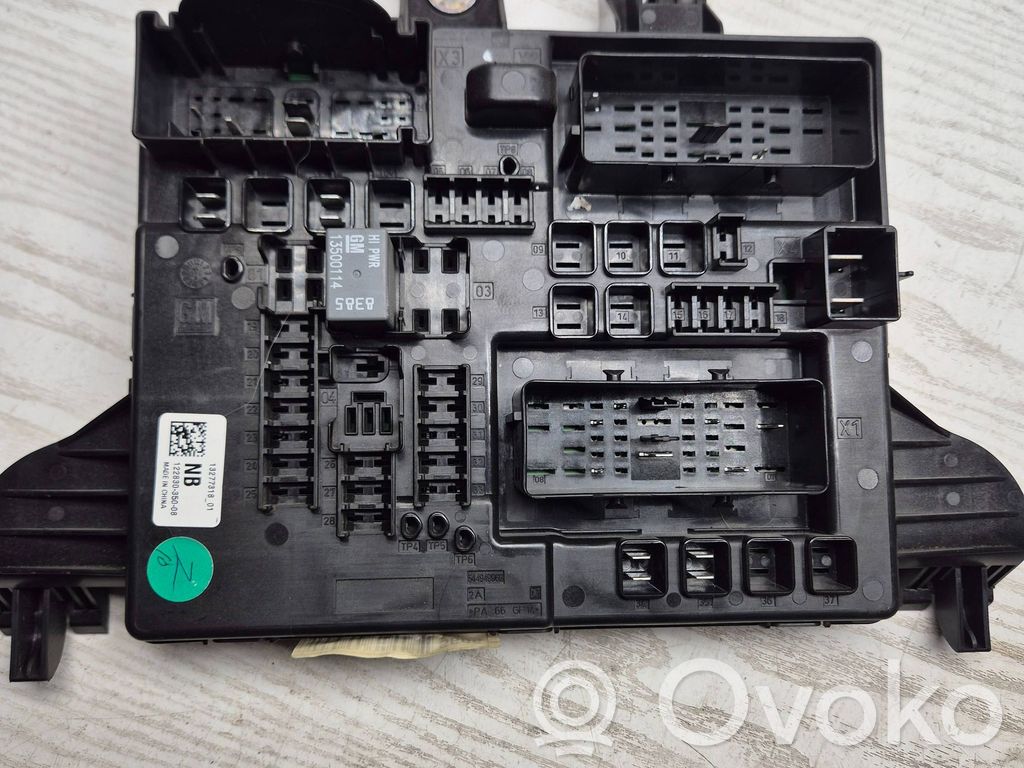 Opel Insignia A Fuse module 