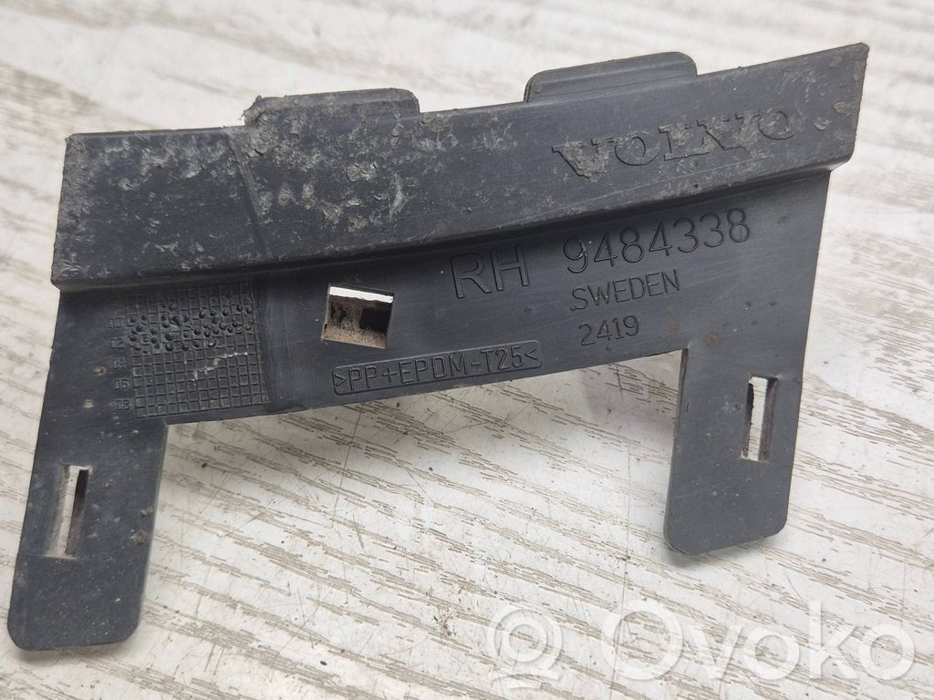 Volvo V70 Front bumper mounting bracket 