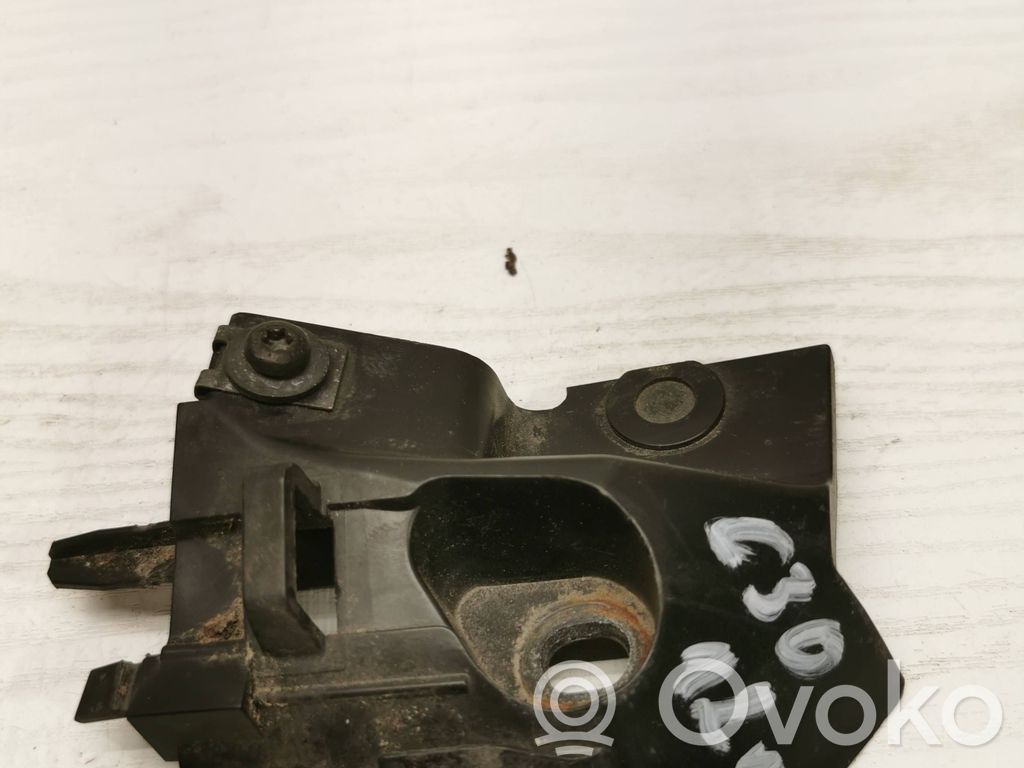 Volvo C30 Front bumper mounting bracket 