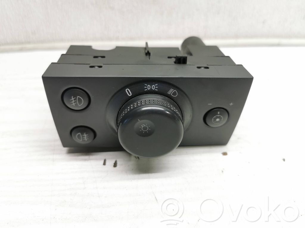 Light switch   9185891,2813,04060030