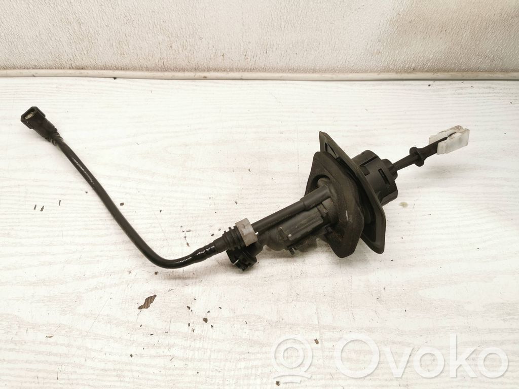 Kytkimen pääsylinteri   3M517A543AG