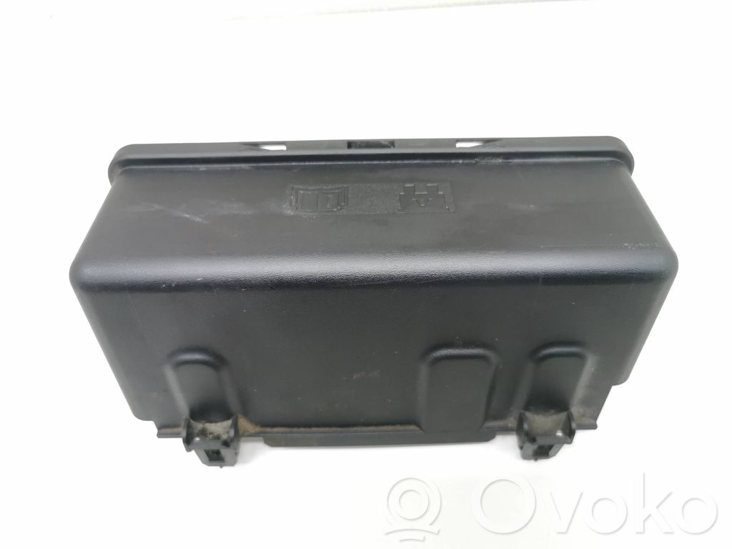 Volvo V40 Tapa de caja de fusibles 