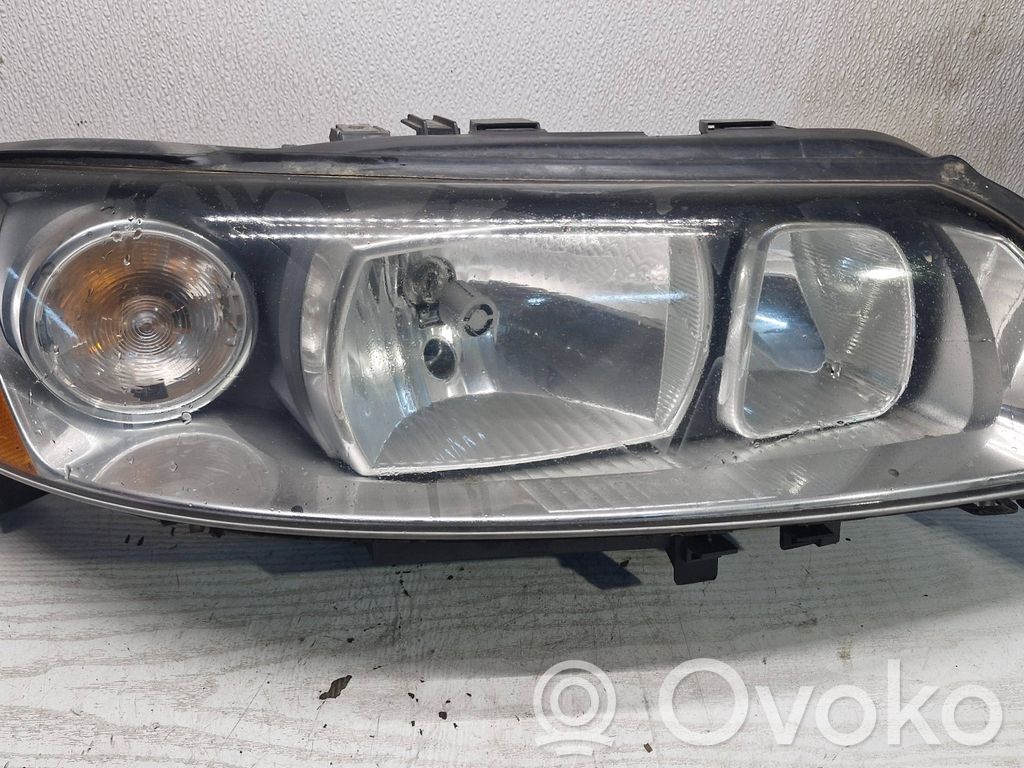Volvo V70 Lampa przednia 