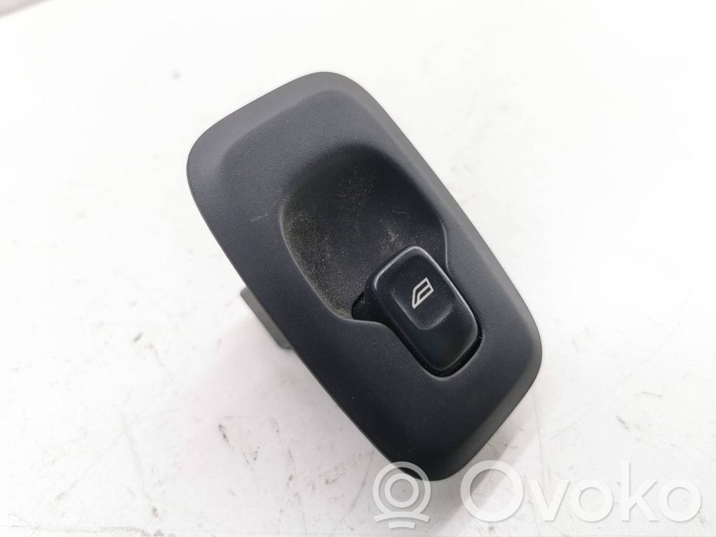 Electric window control switch   8685288,03W172