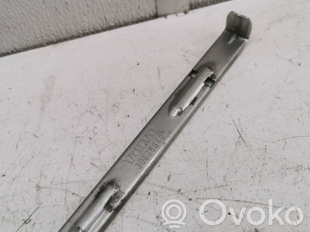 Halterung Scheinwerfer   30678340