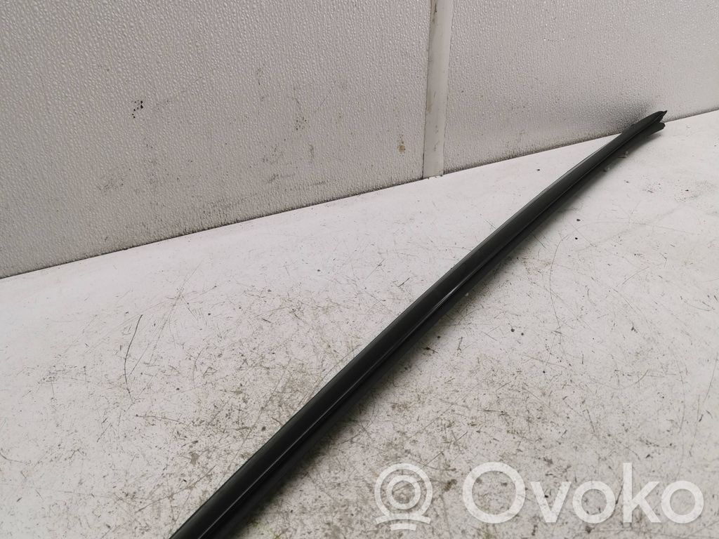 Windshield trim   31297722
