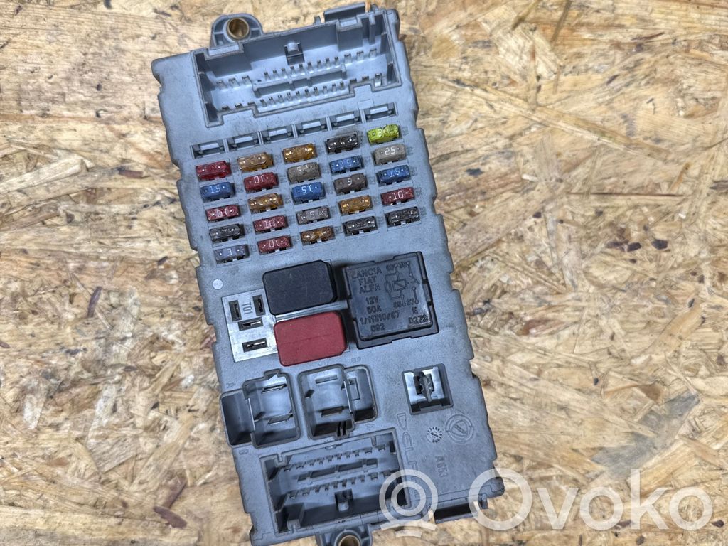 Iveco Daily 35.8 - 9 Modul de control caroserie central 