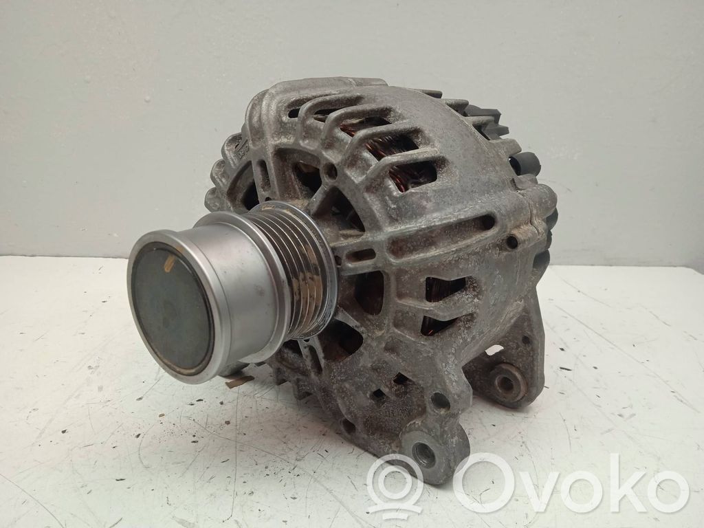 Alternador   04E903015