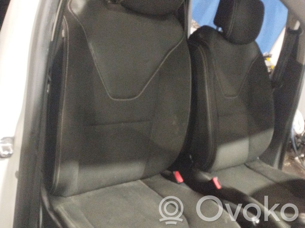 Renault Clio IV Etumatkustajan istuin 