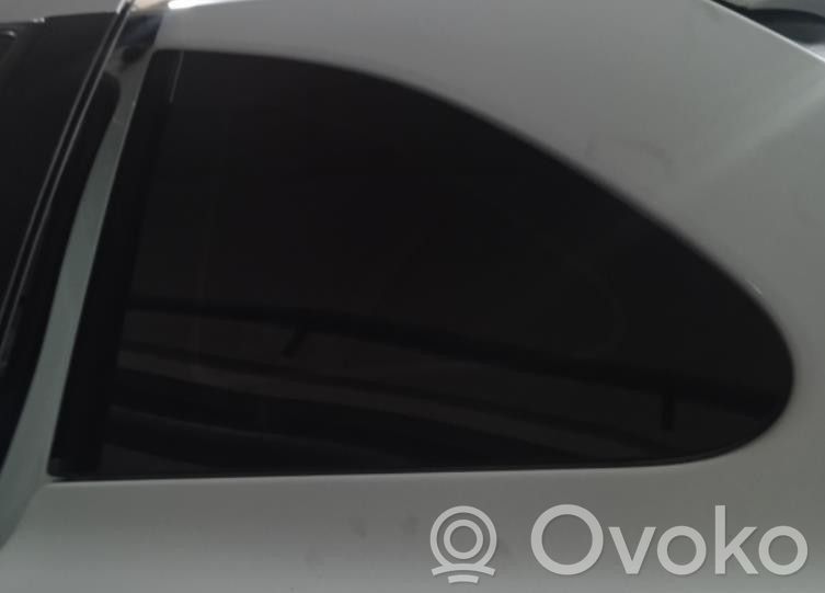 Ventanilla de ventilación de la puerta trasera   8200699878