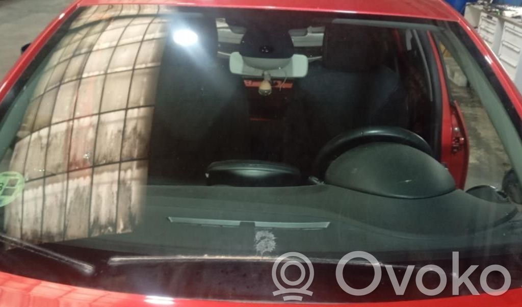 Renault Clio IV Front windscreen/windshield window 