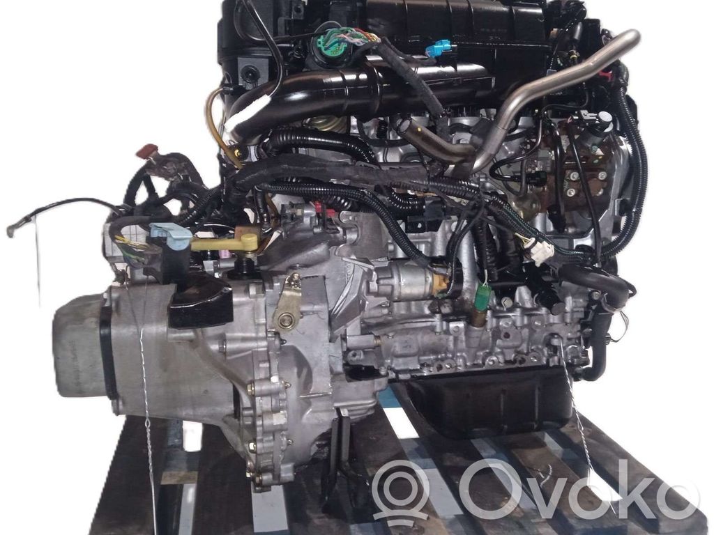 Silnik   8HZ68CV,AE26,ACCESORIOSCAJA12