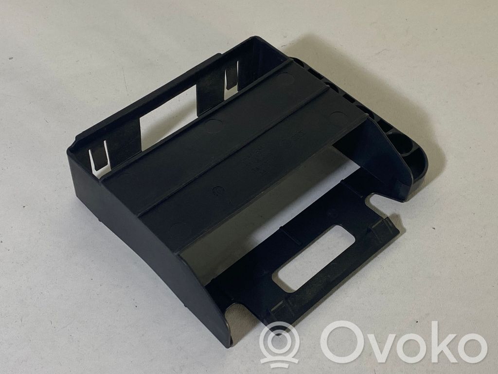 Volkswagen Golf VI Tie down hook / loop 