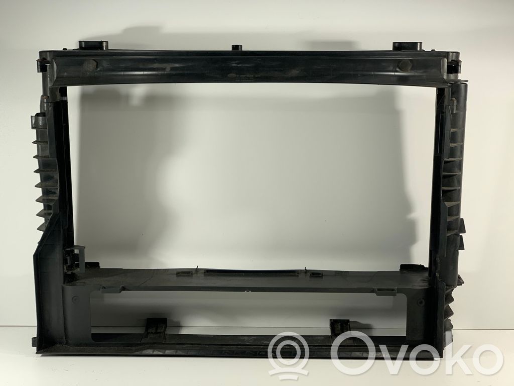 BMW 5 E60 E61 Radiatorių panelė 