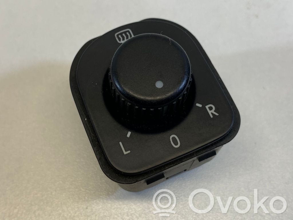 Skoda Superb B6 (3T) Wing mirror switch 