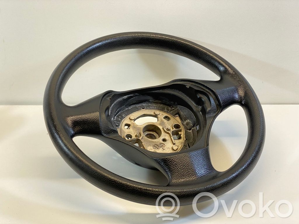 Steering wheel   6763076