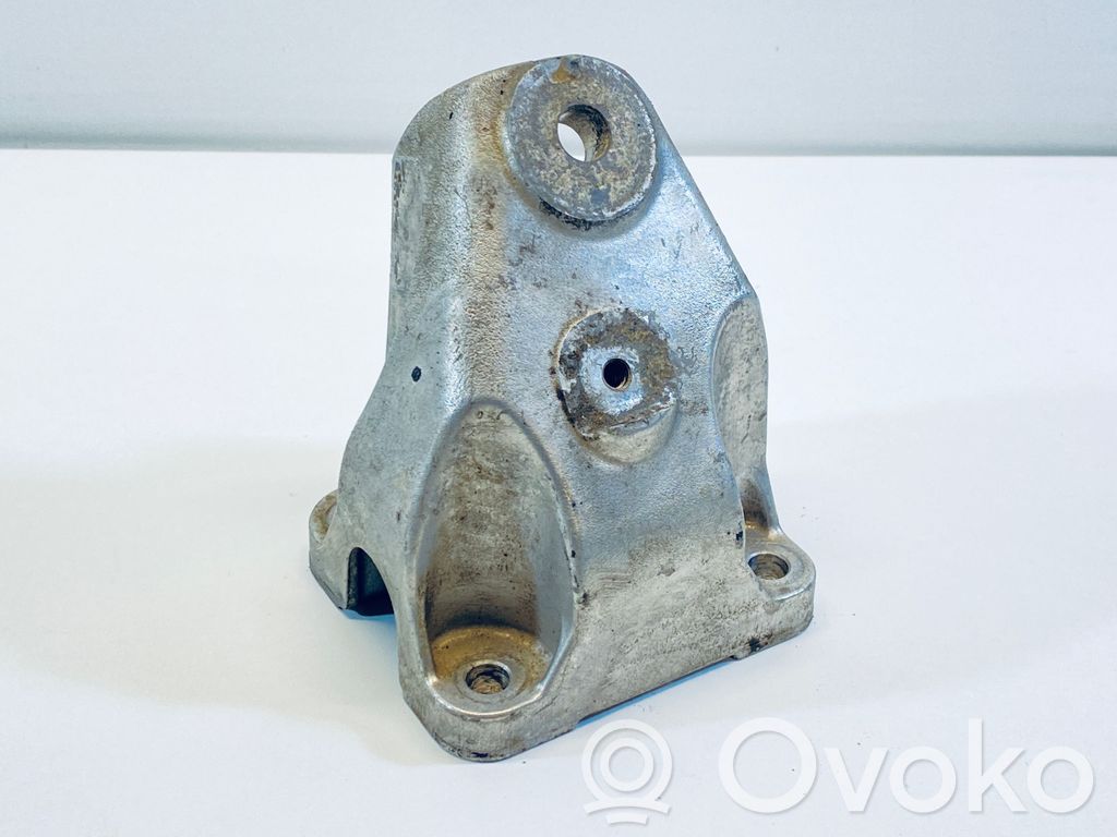 Volkswagen Phaeton Engine mounting bracket 