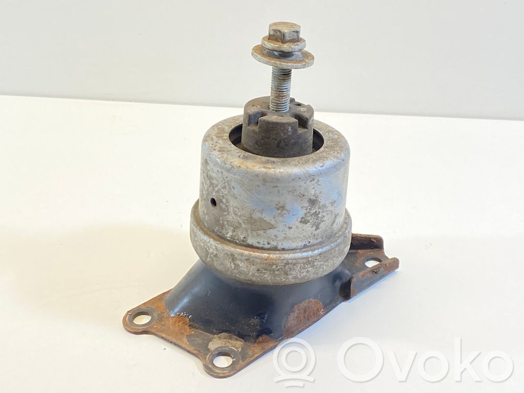 Engine mount bracket   7H0199256H