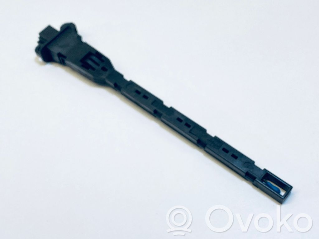 Interior temperature sensor   6913418