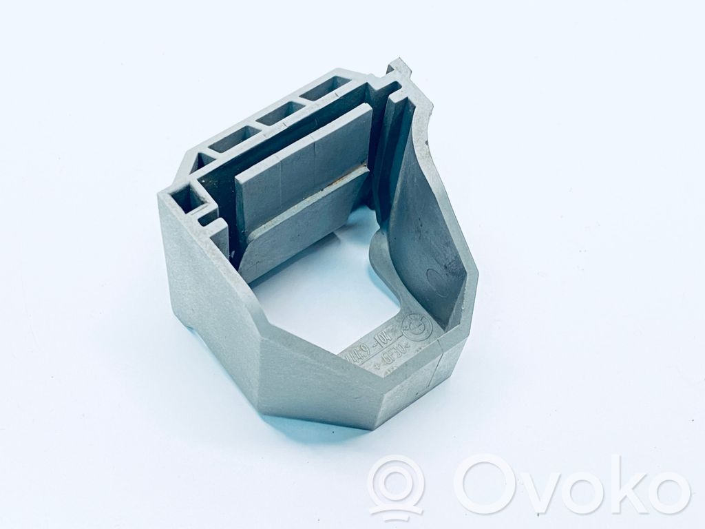 BMW 1 E81 E87 Radiator mount bracket 