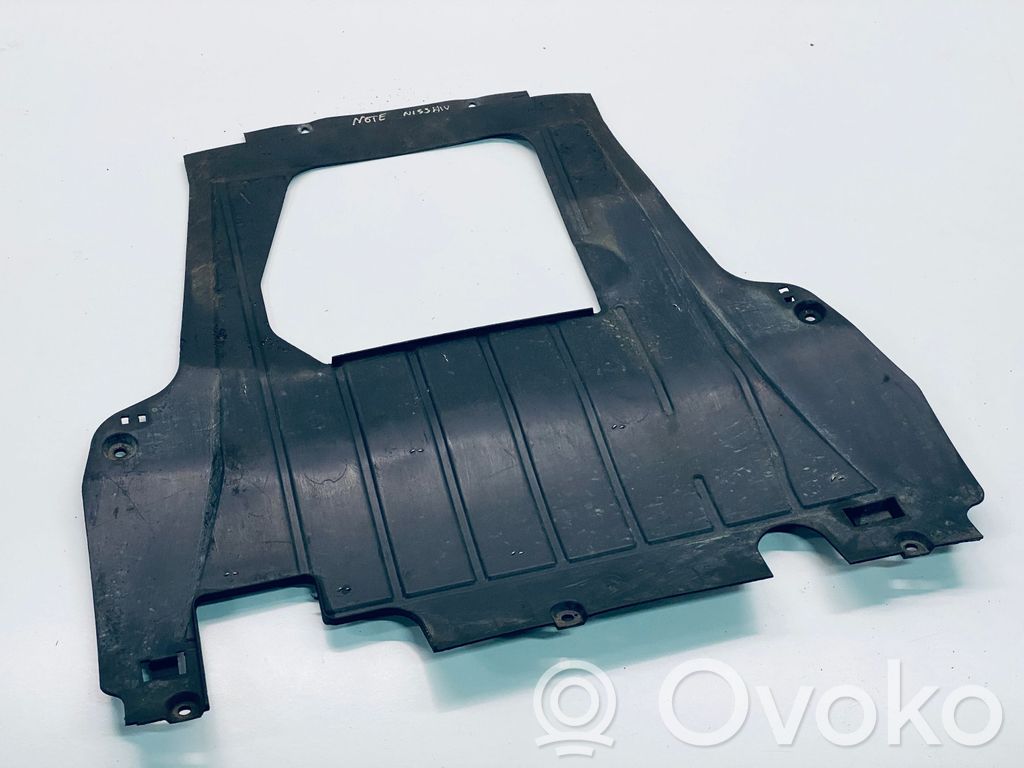Nissan Note (E11) Placa protectora/protector antisalpicaduras motor 
