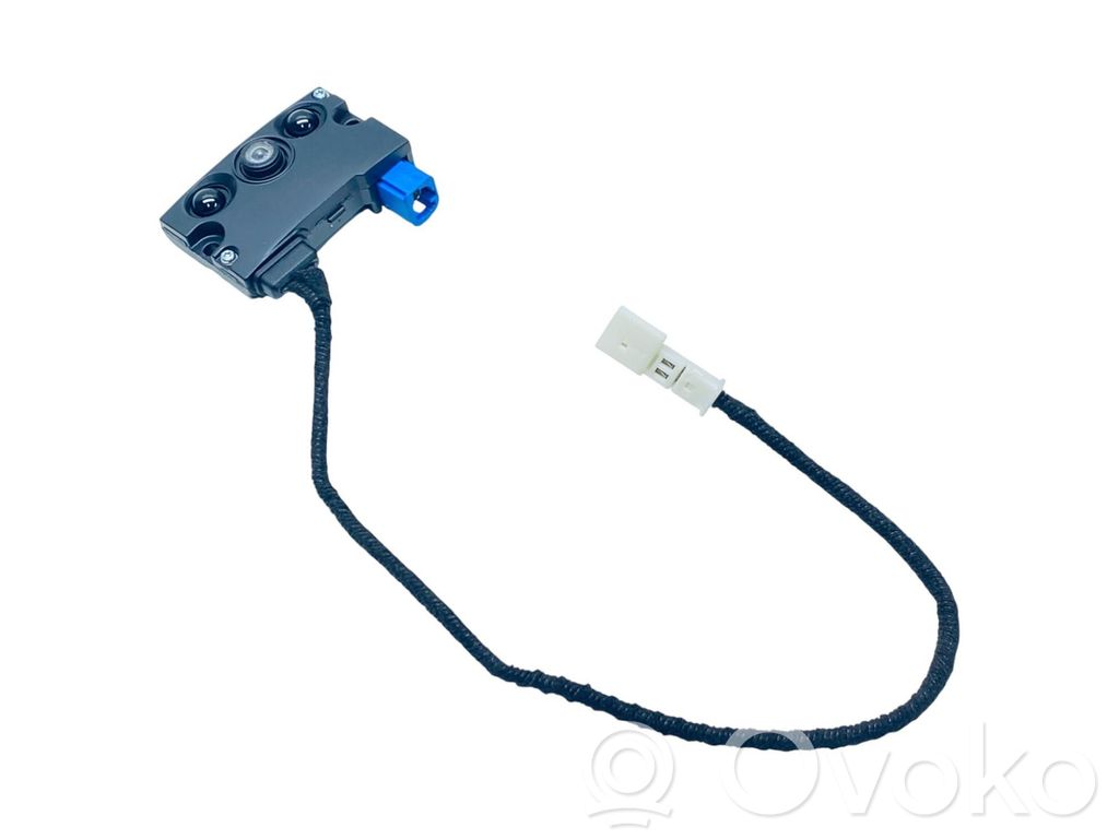 Tesla Model Y Windshield/windscreen camera 
