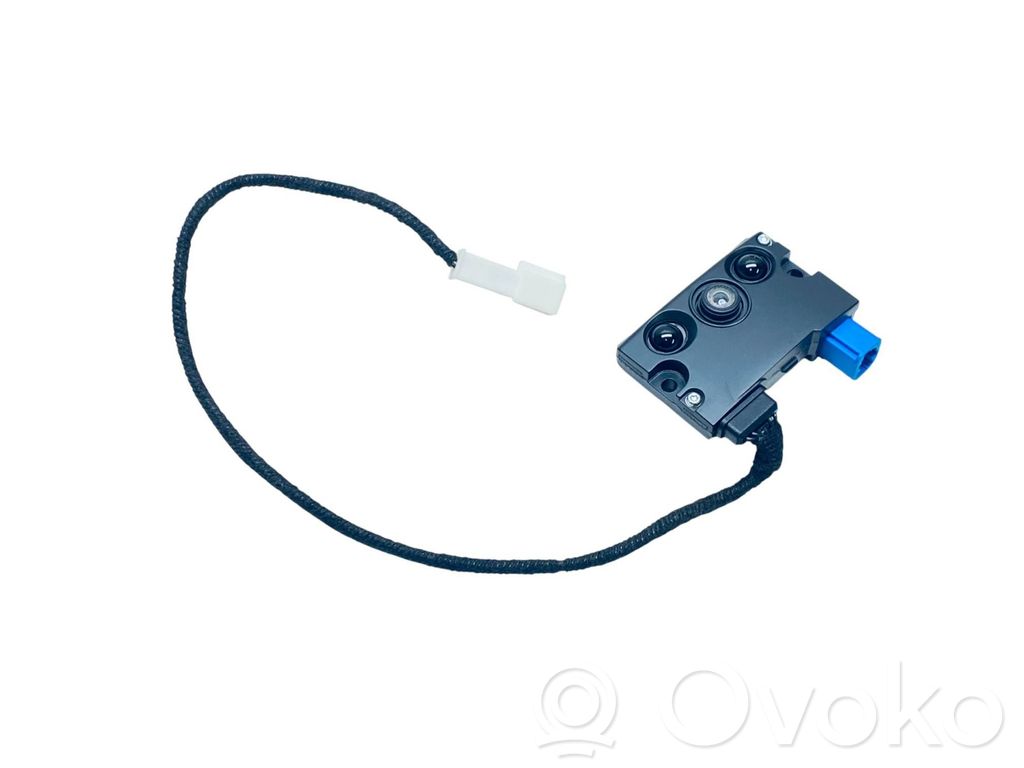 Tesla Model Y Windshield/windscreen camera 