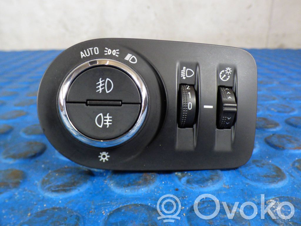 Opel Corsa F Light switch 