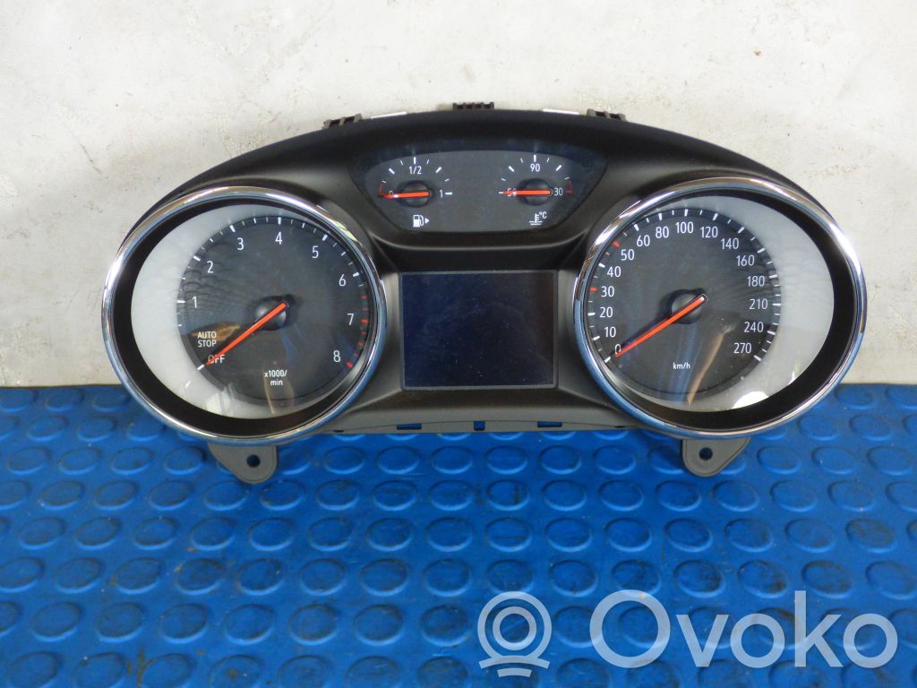 Opel Astra K Geschwindigkeitsmesser Cockpit 