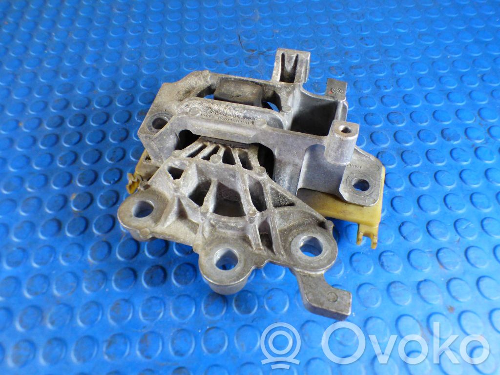 Opel Astra K Gearbox mounting bracket 