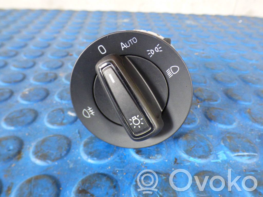 Skoda Fabia Mk3 (NJ) Interruptor de luz 