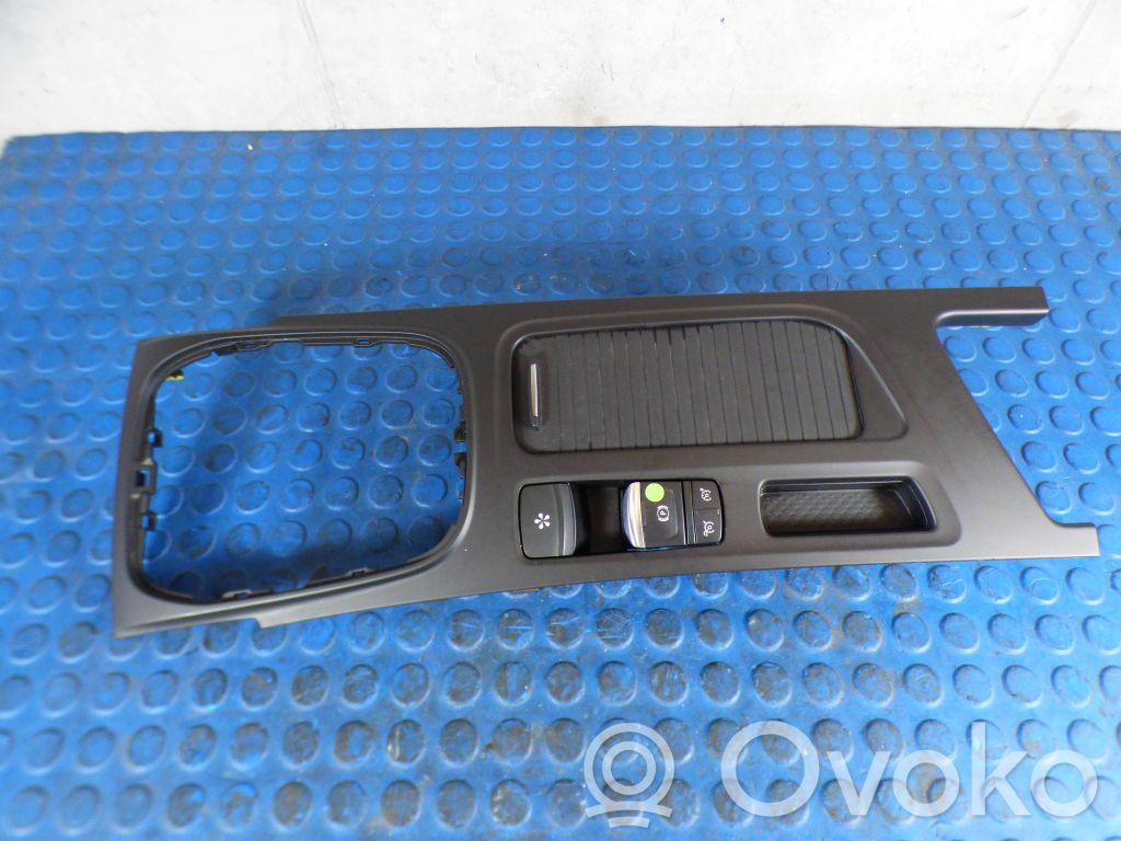 Renault Megane IV Centrinė konsolė 