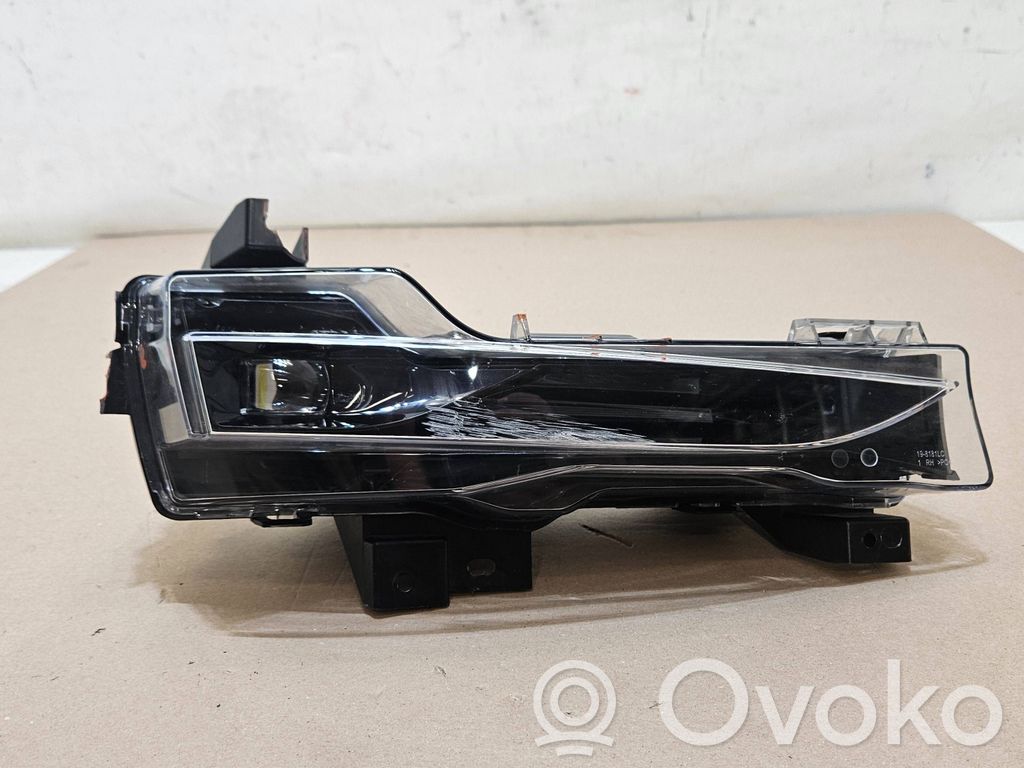 Tesla Model 3 Miglas lukturis priekšā 