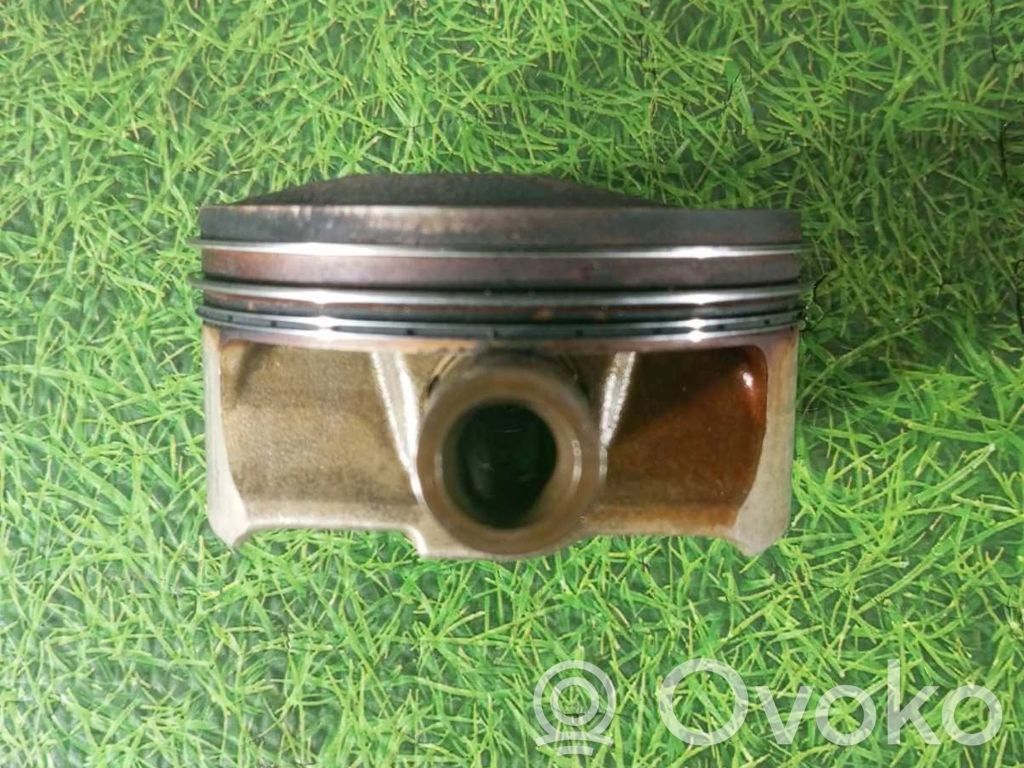 BMW M5 Piston 