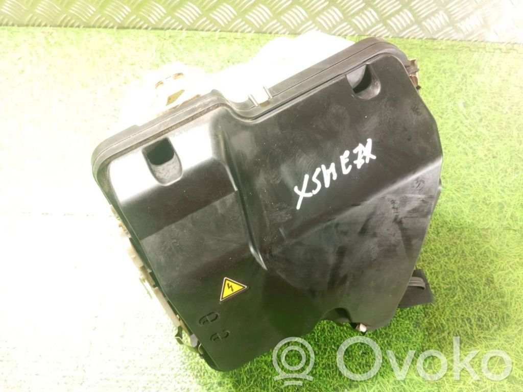 BMW X5M E70 Fuse box cover 