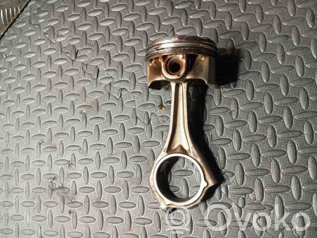 BMW X5M E70 Piston with connecting rod 