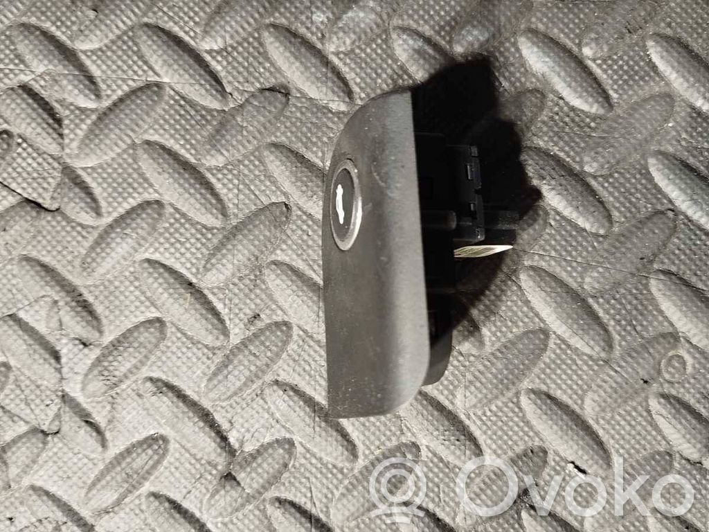Maserati Ghibli Tailgate opening switch 