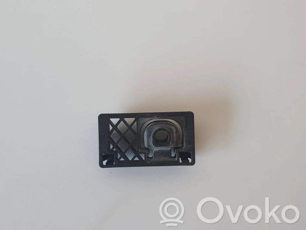 Volvo XC60 Radiator mount bracket 