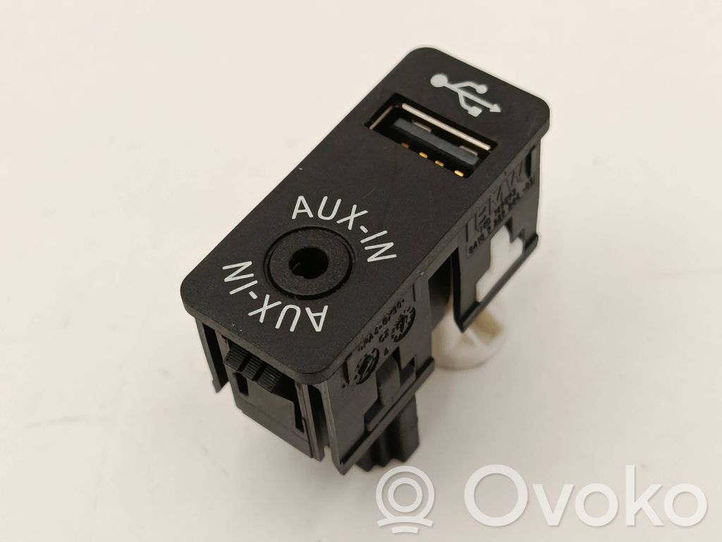 BMW 4 F32 F33 Gniazdo / Złącze AUX 