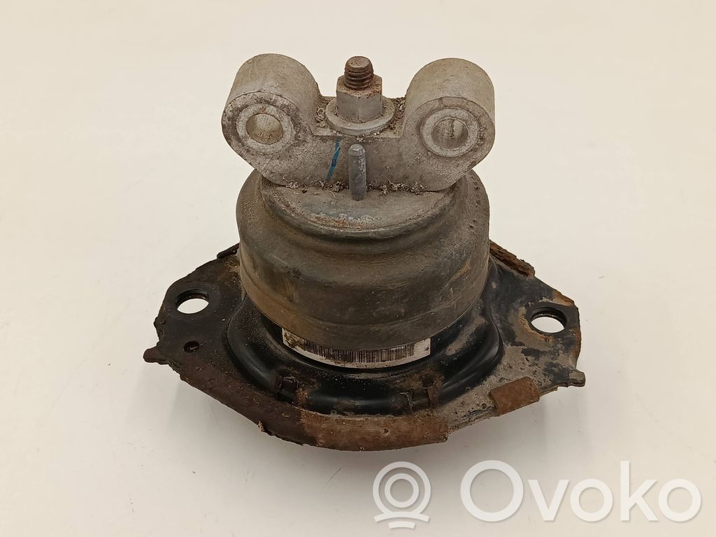 Dodge Challenger Engine mount bracket 