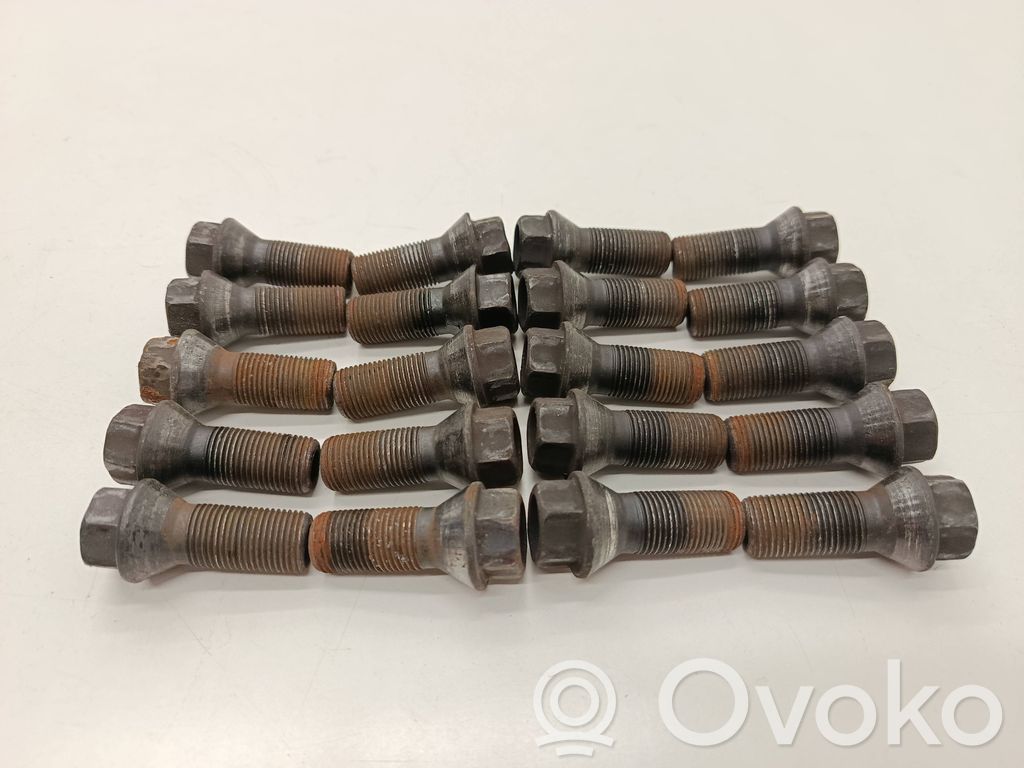 Tuercas/tornillos   6890324