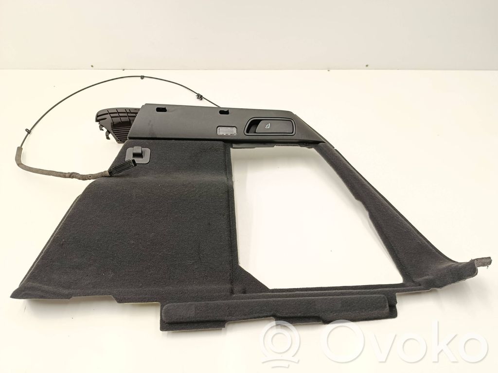 Dolny panel schowka koła zapasowego   8R0863880F