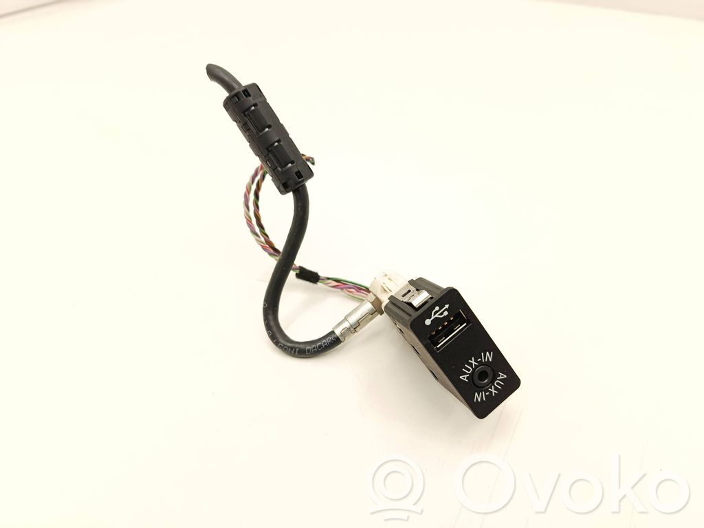 BMW 5 F10 F11 USB socket connector 