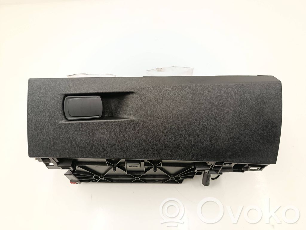 BMW 2 F46 Juego guantera 